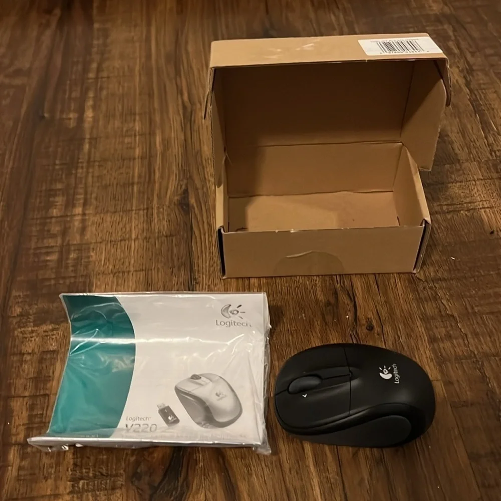 BNWT Logitech M330 SILENT PLUS Wireless Mouse